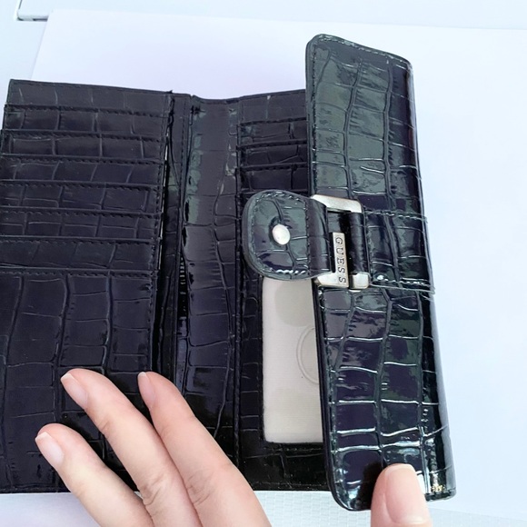Guess black shiny wallet - Picture 3 of 6